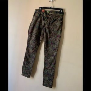 Skinny Jeans by Cwonder .